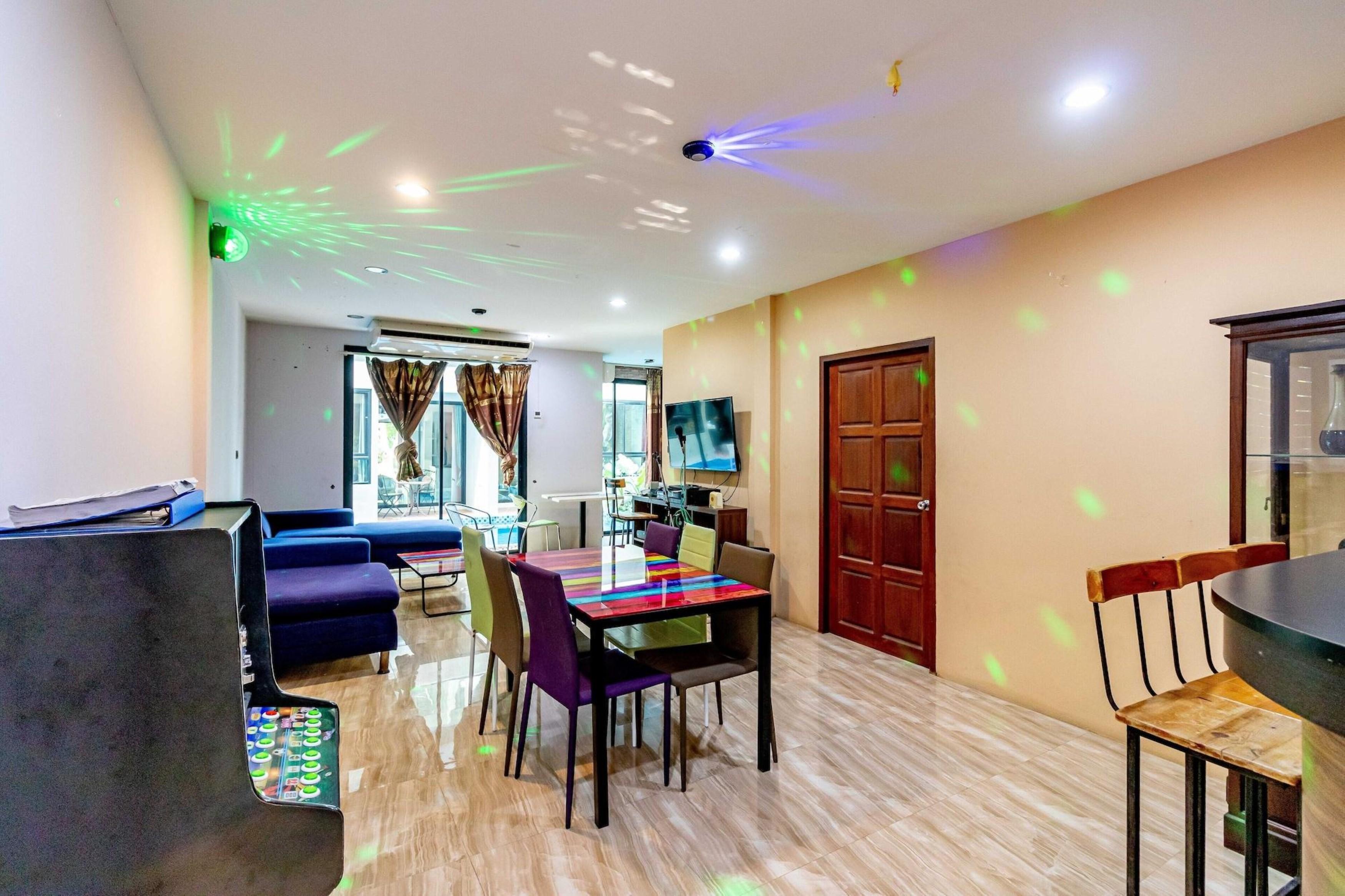 The Pool Resort Bangkok Extérieur photo