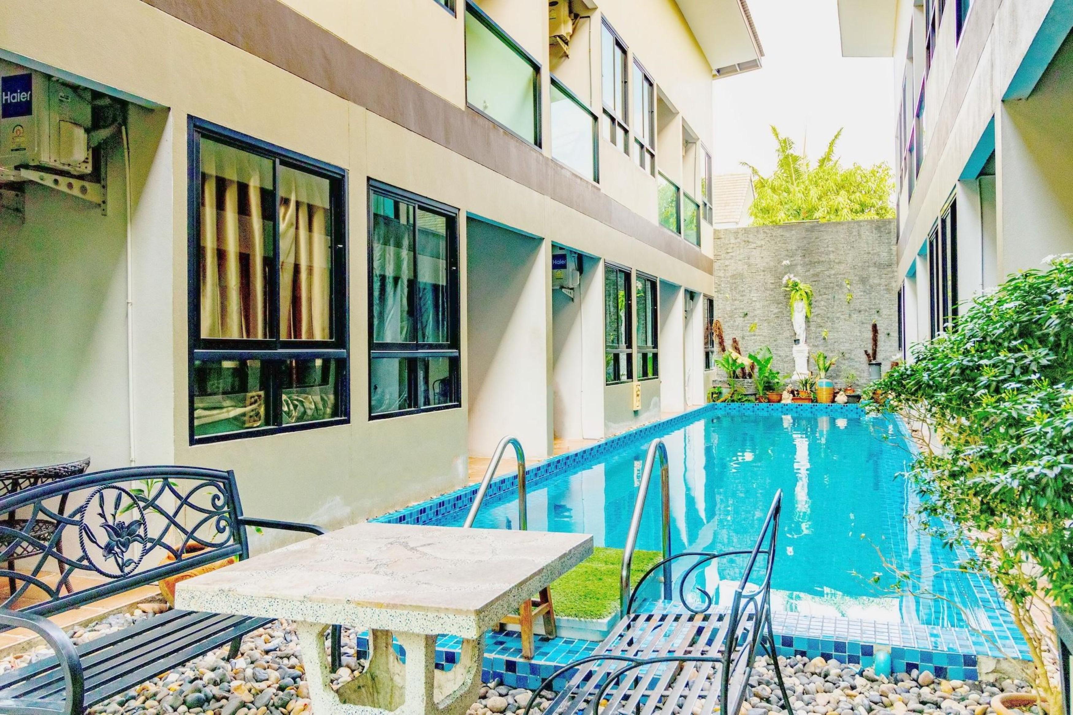 The Pool Resort Bangkok Extérieur photo
